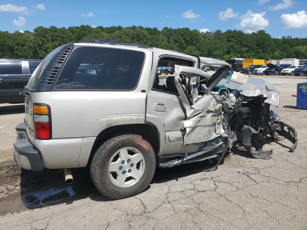 2004 Chevrolet Tahoe C1500 - Image 3