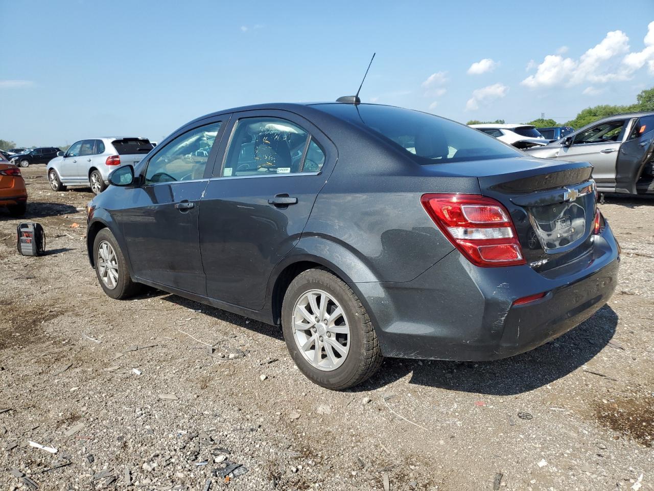 2019 Chevrolet Sonic Lt - Фото 2