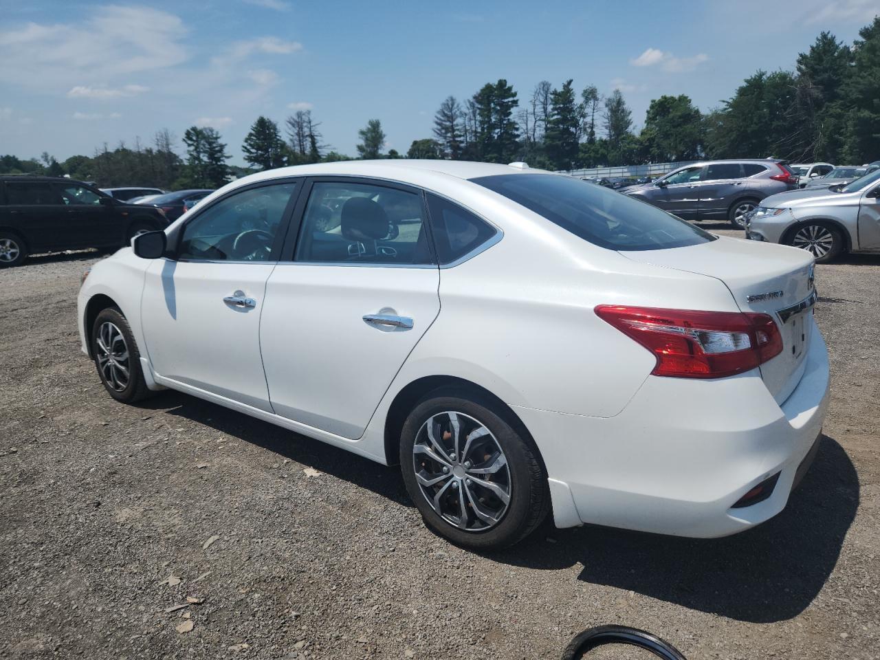 2016 Nissan Sentra S - Фото 2