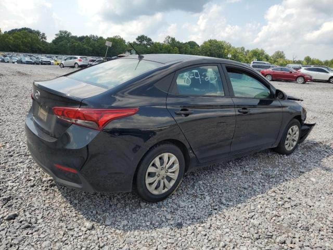 2021 Hyundai Accent Se - Фото 3