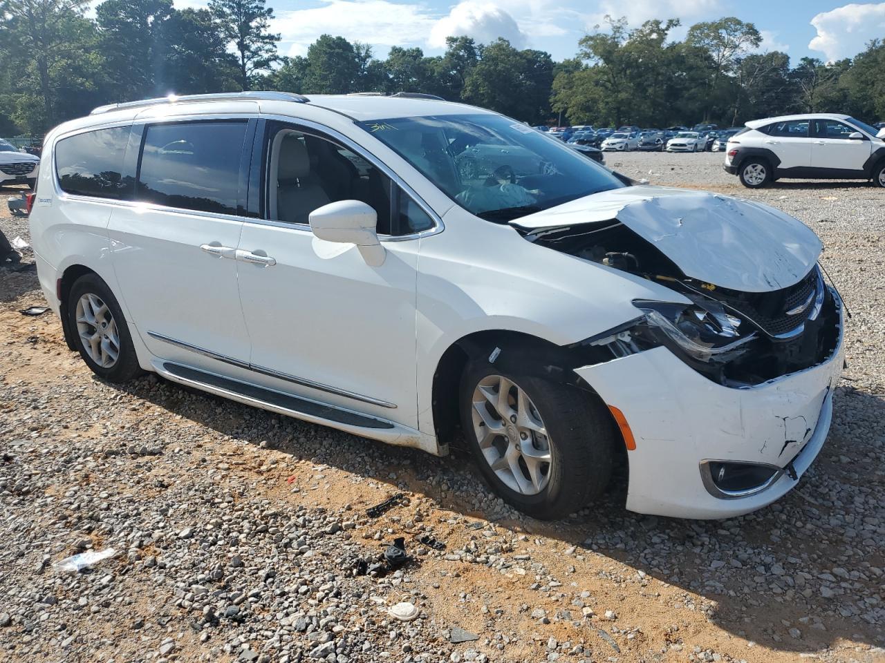 2018 Chrysler Pacifica Touring L - Image 4