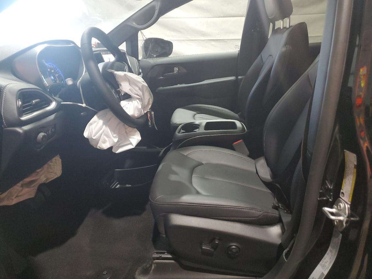 2025 Chrysler Pacifica Select - Image 7