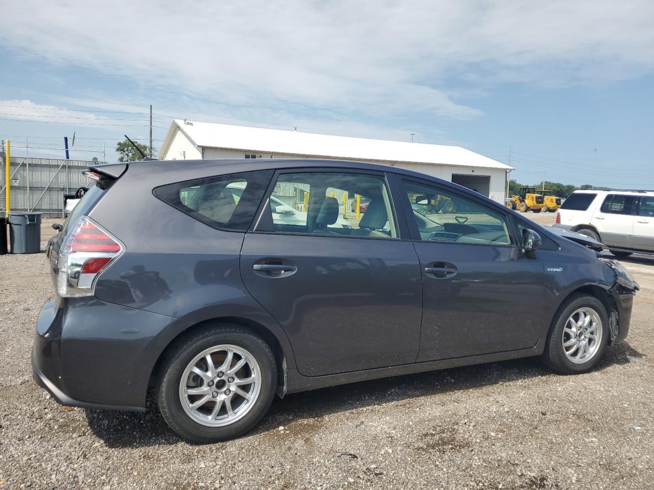 2015 Toyota Prius V - Image 3