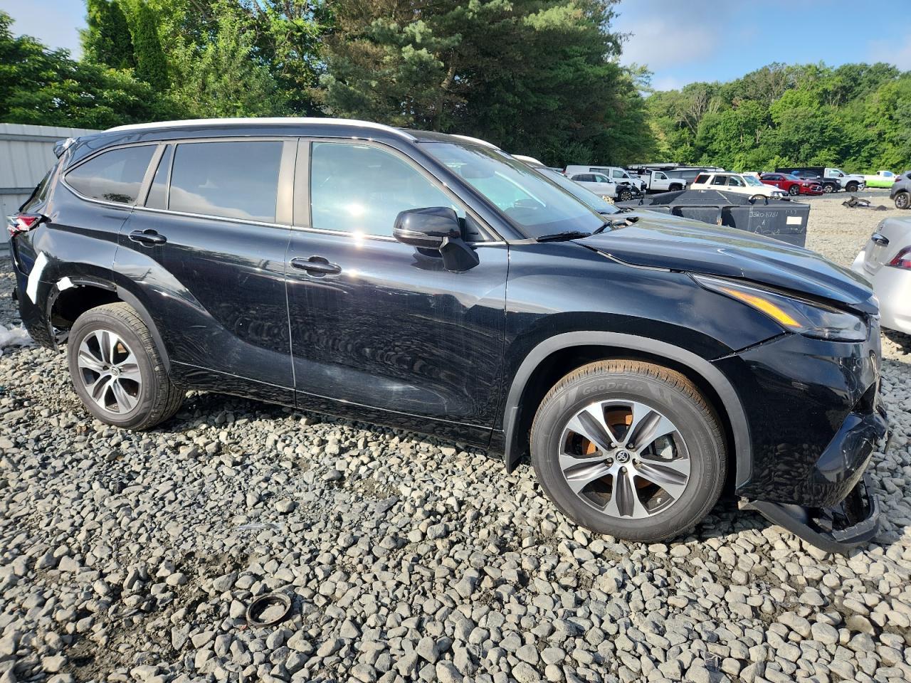 2023 Toyota Highlander L - Image 4