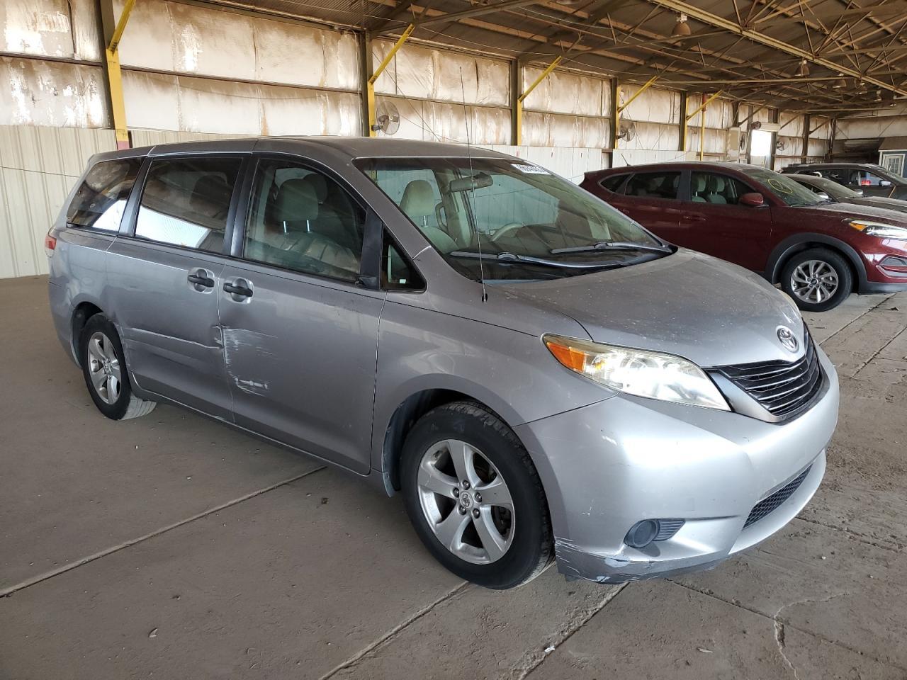 2011 Toyota Sienna - Image 4