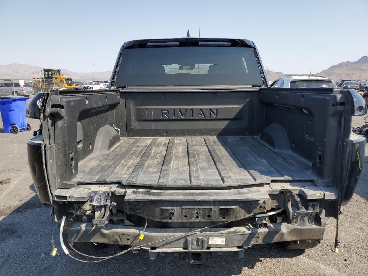 2023 Rivian R1T Adventure - Фото 6