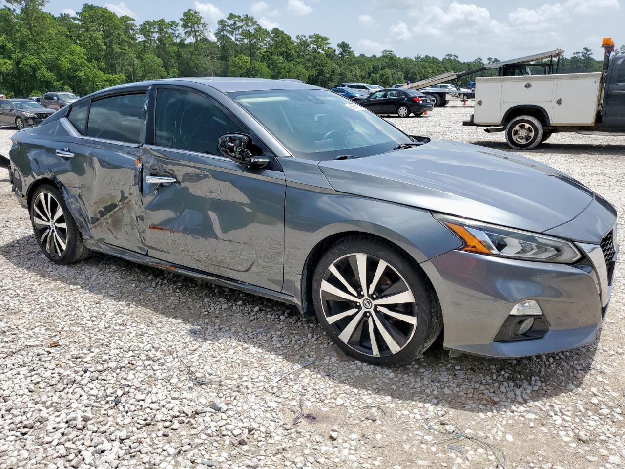2019 Nissan Altima Platinum - Image 4