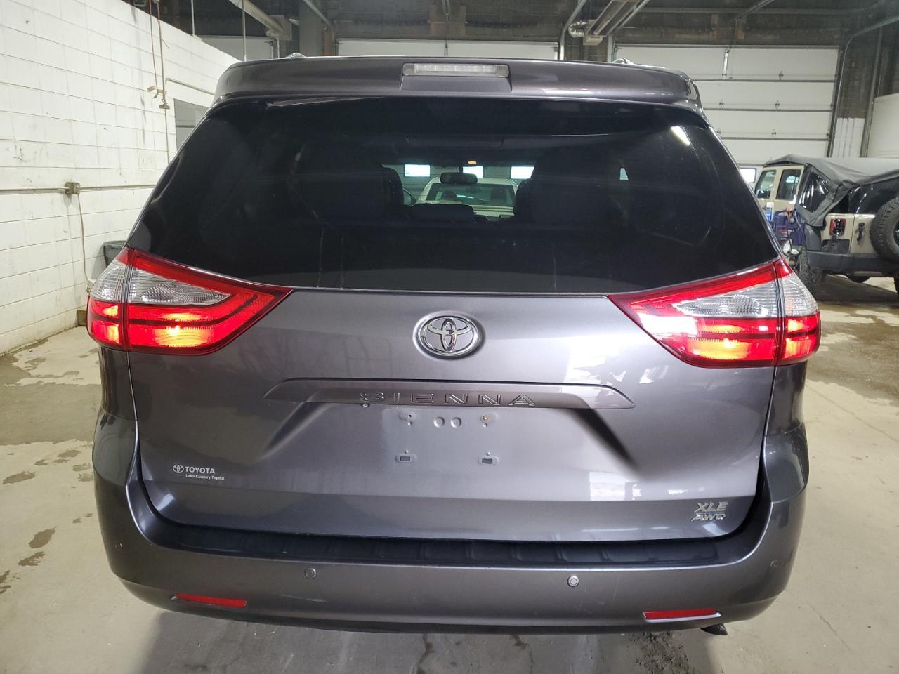 2017 Toyota Sienna Xle - Фото 6
