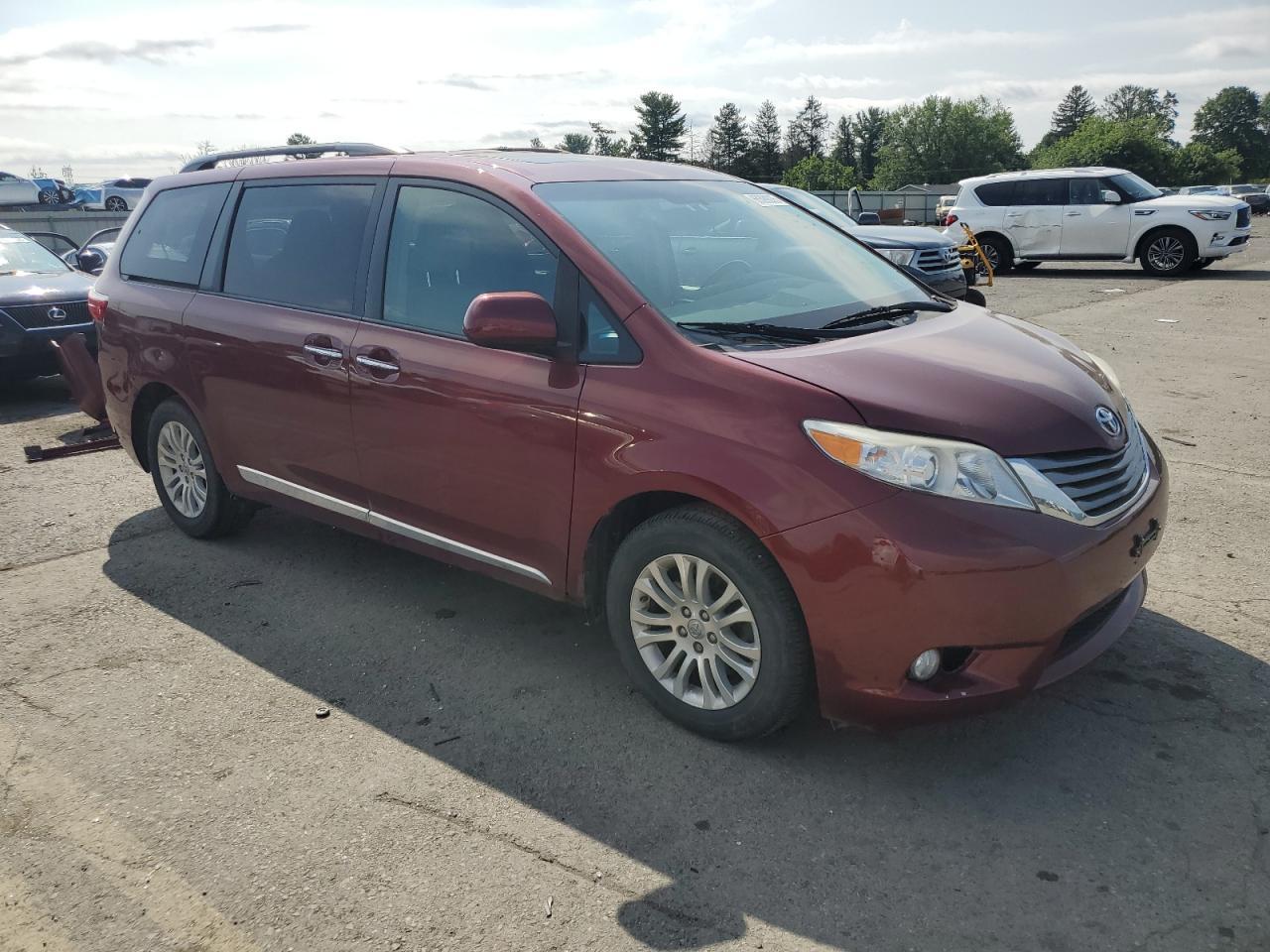 2017 Toyota Sienna Xle - Фото 4