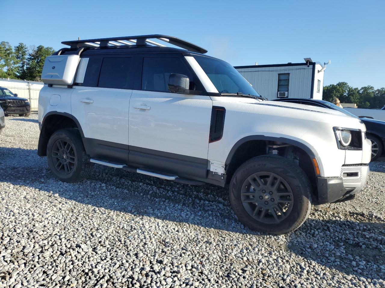 2023 Land Rover Defender 110 S - Фото 4
