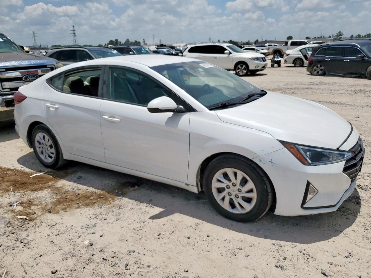2020 Hyundai Elantra Se - Image 4