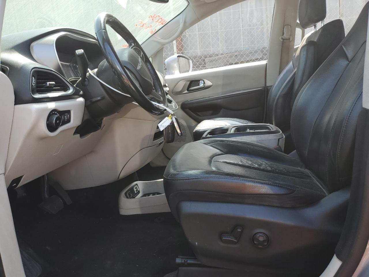 2020 Chrysler Pacifica Touring L - Image 7