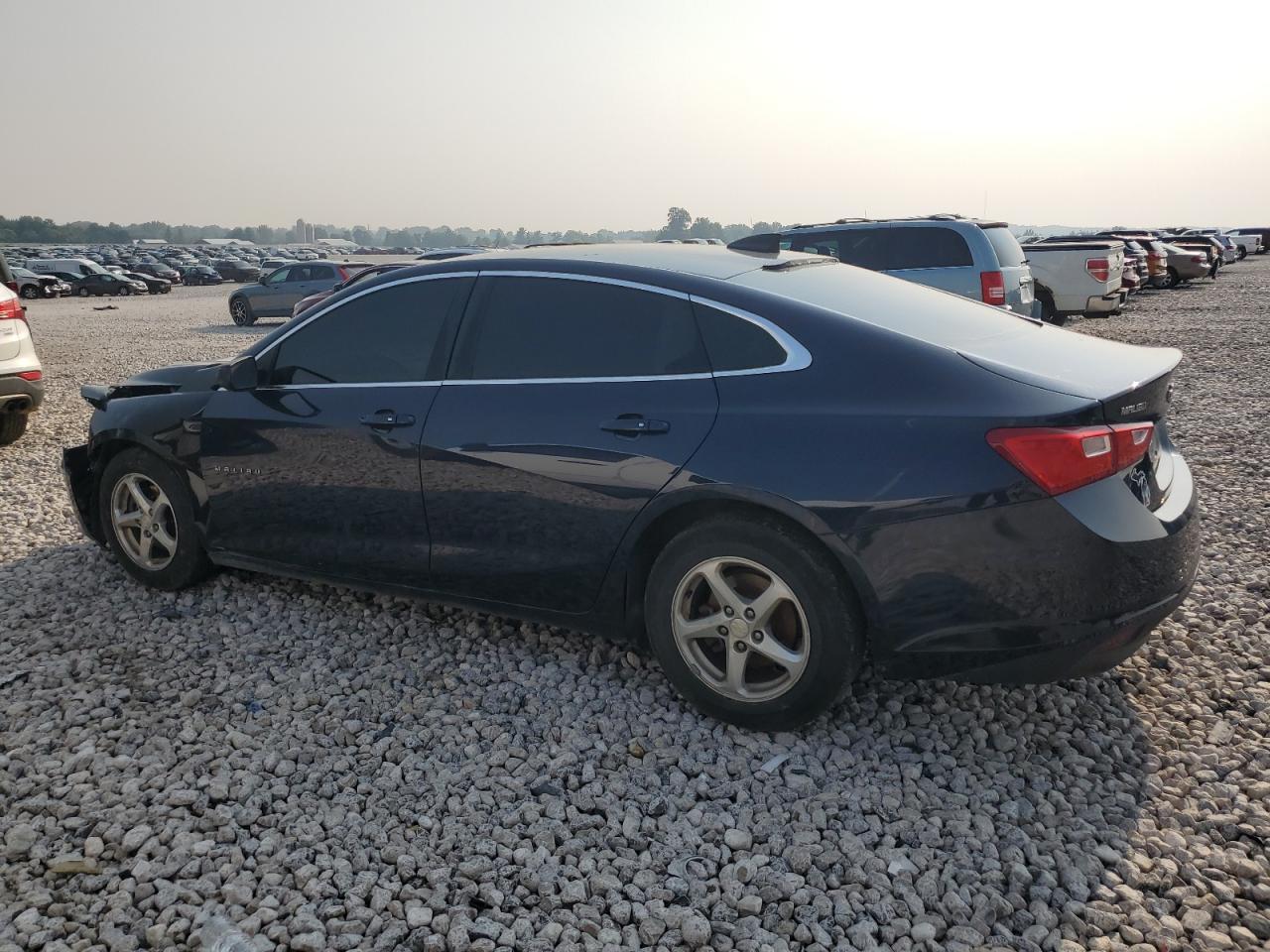2016 Chevrolet Malibu Ls - Фото 2