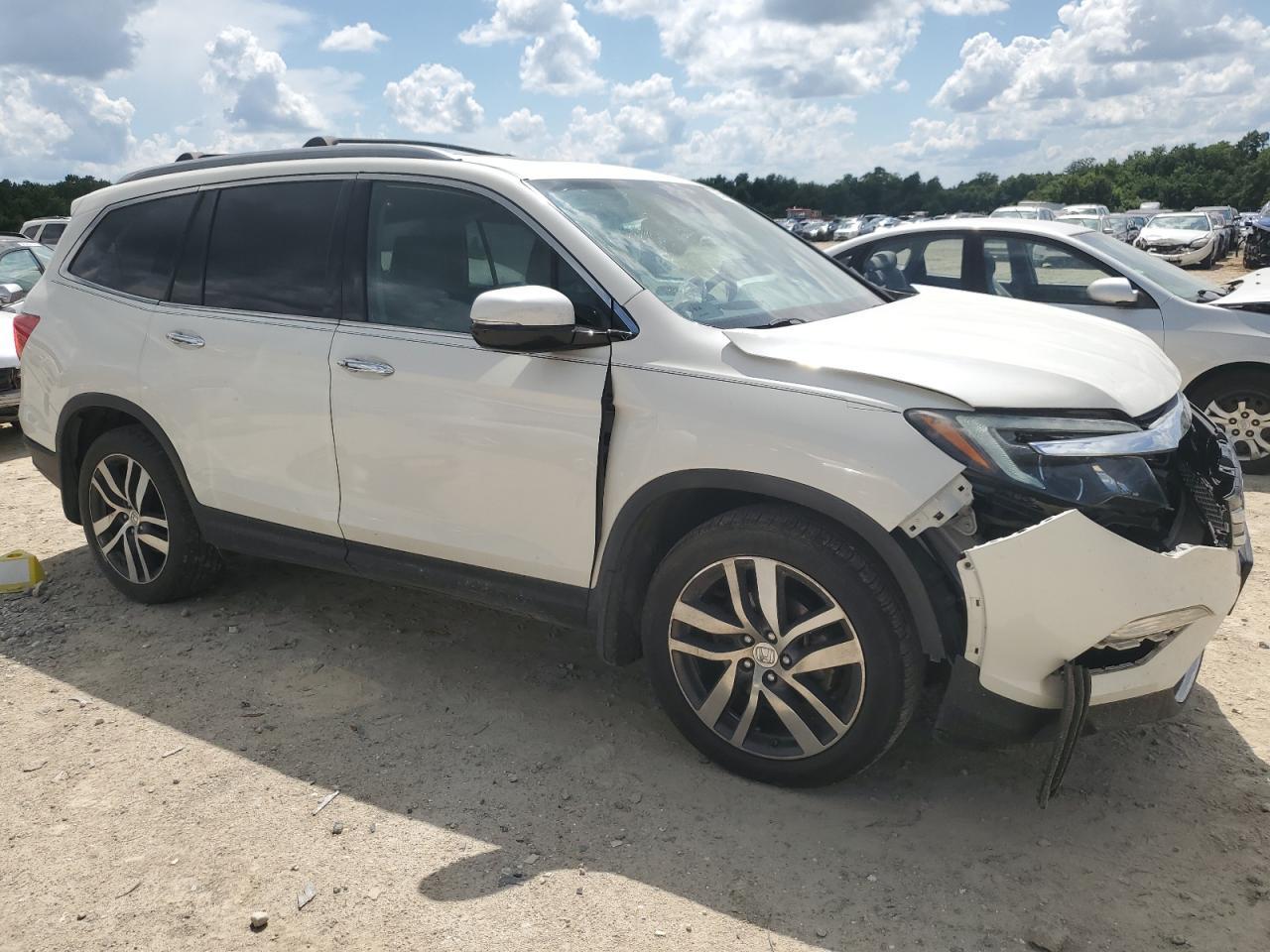 2017 Honda Pilot Elite - Image 4