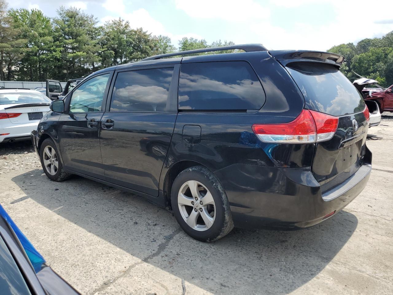 2011 Toyota Sienna Le - Image 2
