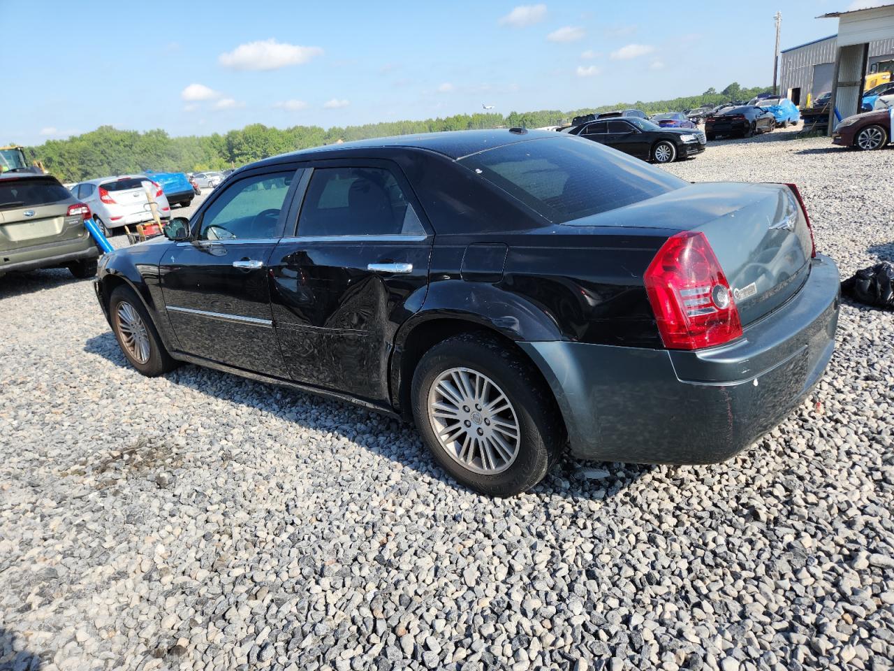2010 Chrysler 300 Touring - Фото 2