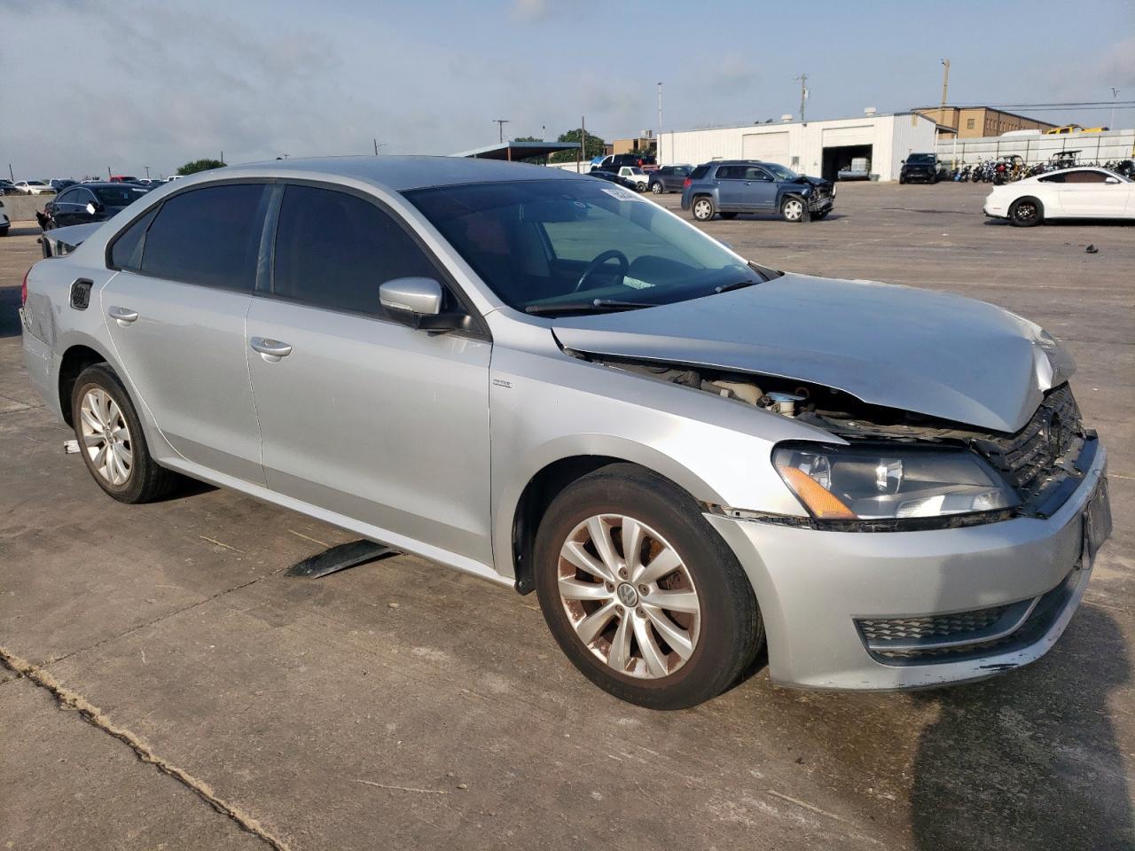 2015 Volkswagen Passat S - Image 4