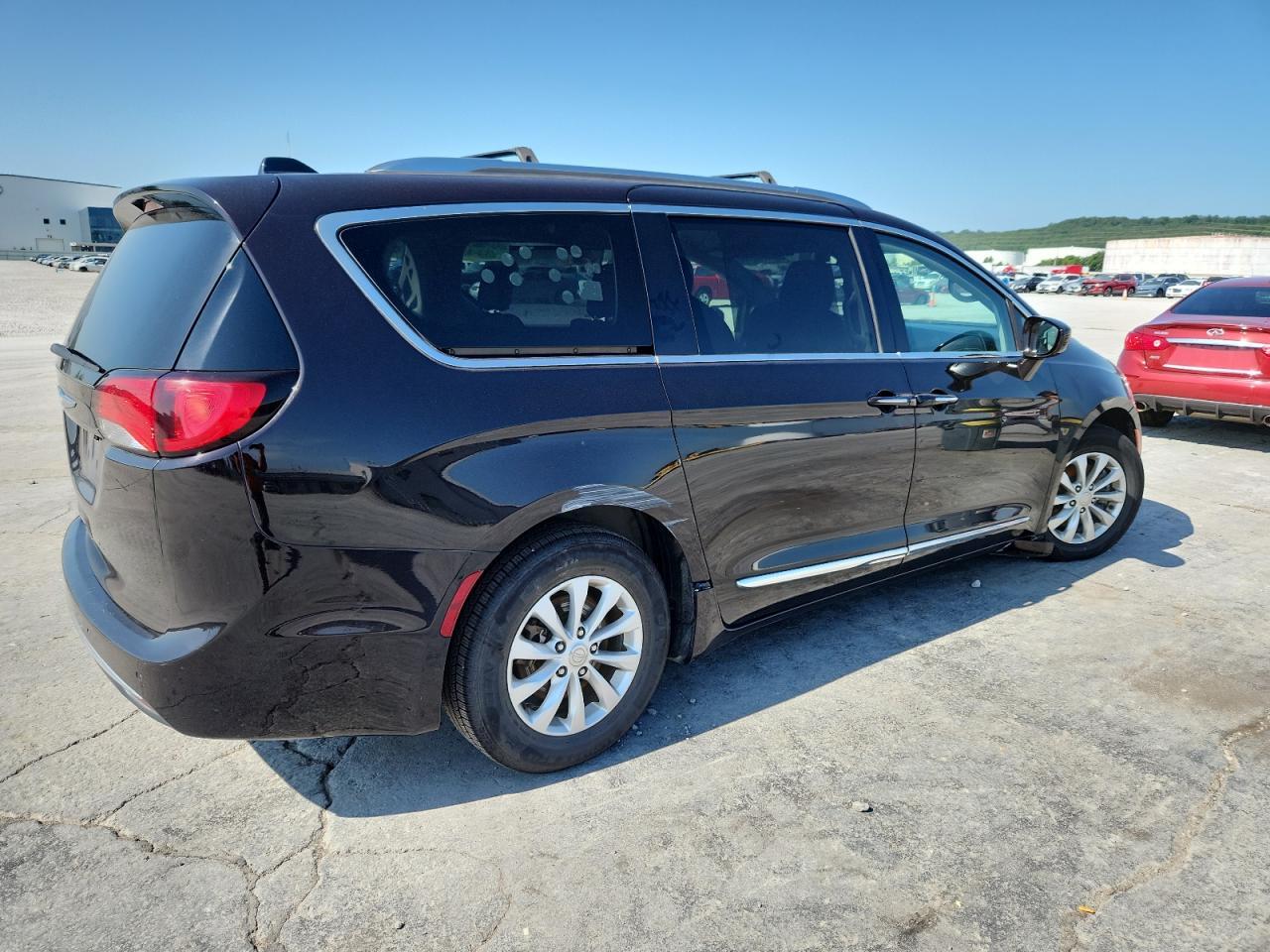 2018 Chrysler Pacifica Touring L - Фото 3