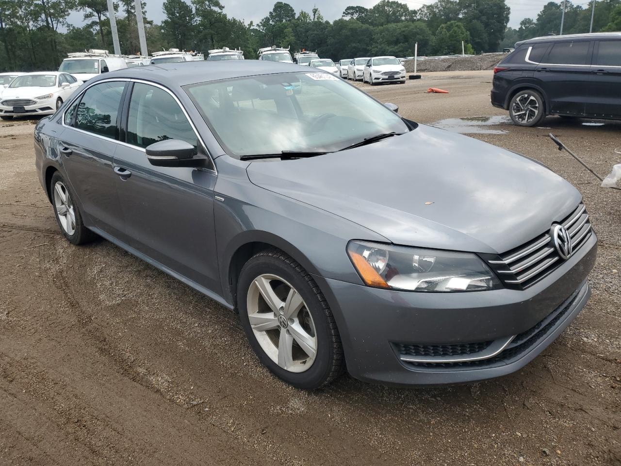 2014 Volkswagen Passat S - Image 4