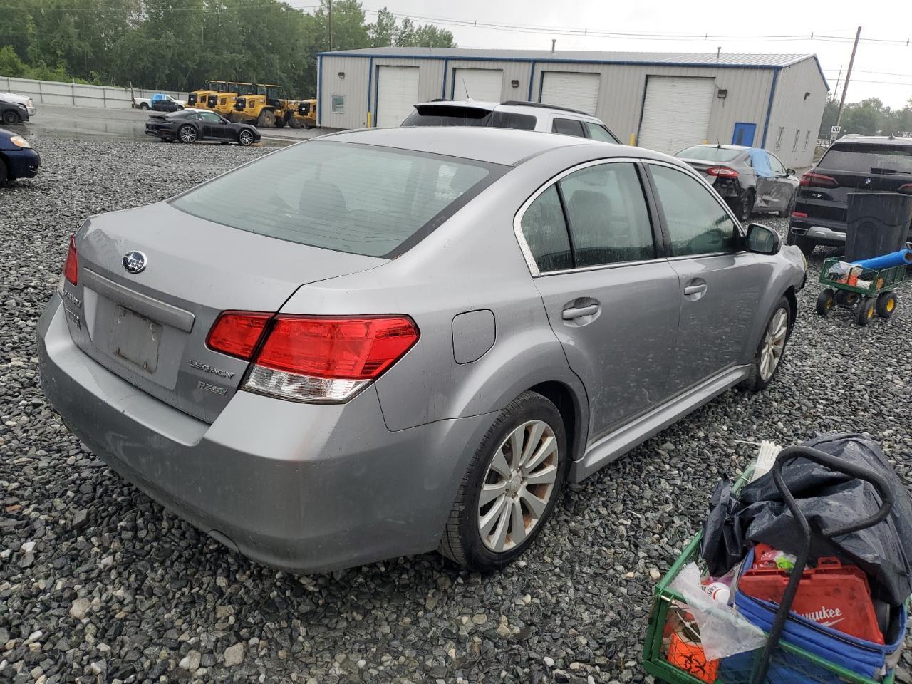 2010 Subaru Legacy 2.5I Limited - Фото 3