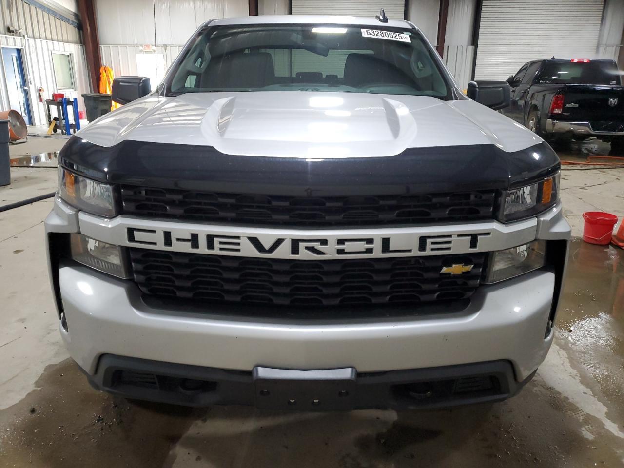 2019 Chevrolet Silverado K1500 Custom - Фото 5