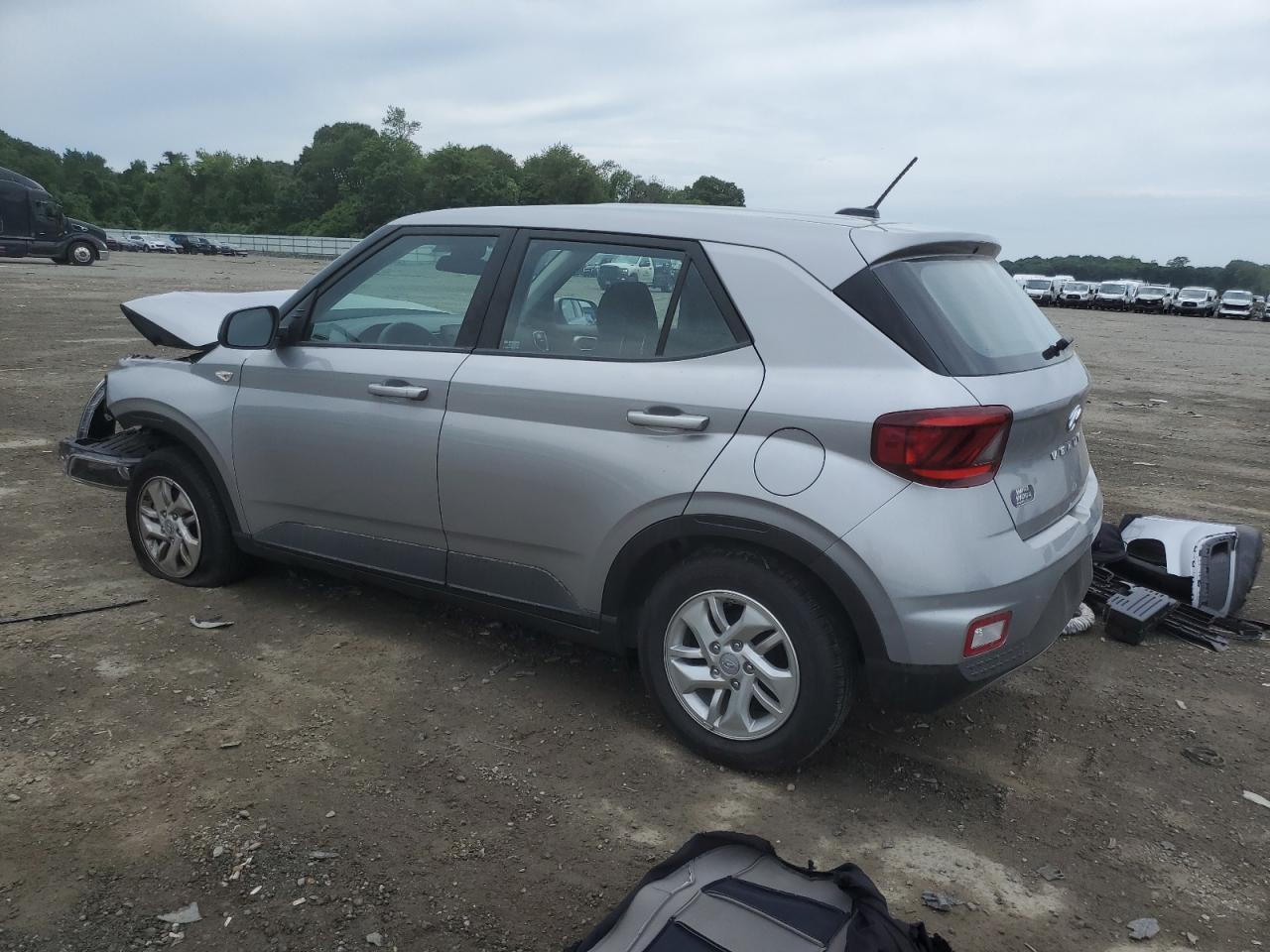 2024 Hyundai Venue Se - Image 2