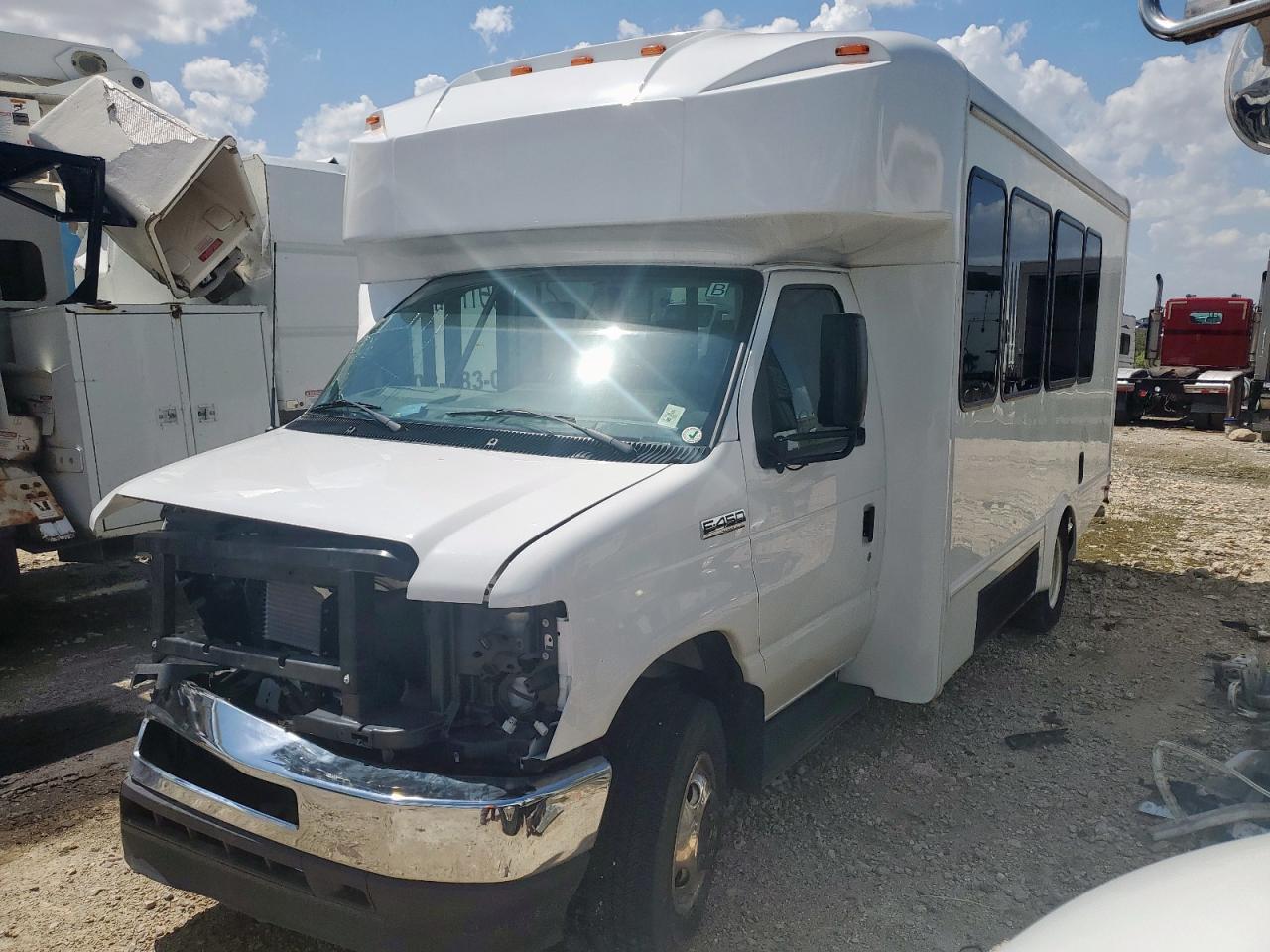 2024 Ford Econoline E450 Super Duty Cutaway Van - Фото 2