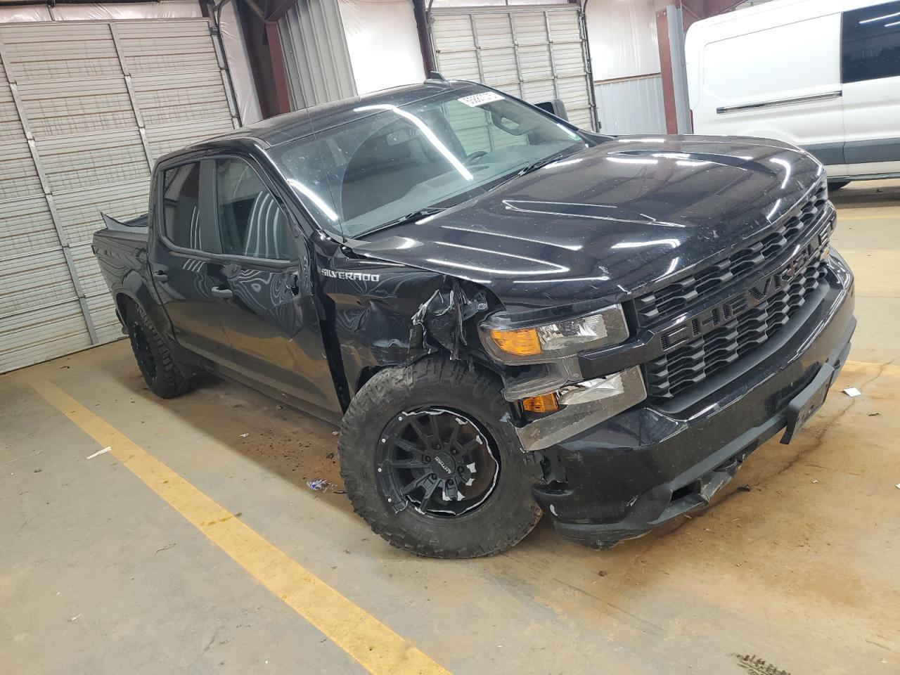 2019 Chevrolet Silverado K1500 Custom - Фото 4