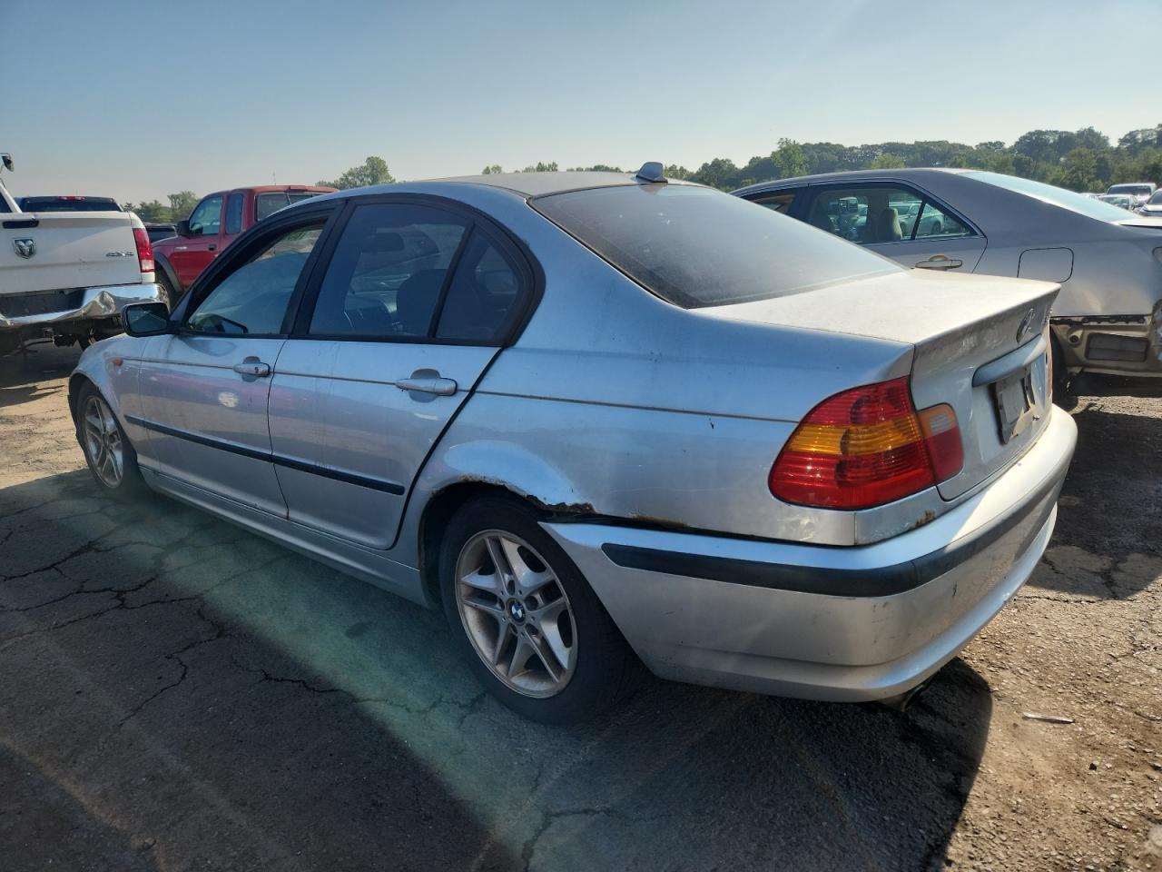 2004 BMW 325 Xi - Image 2