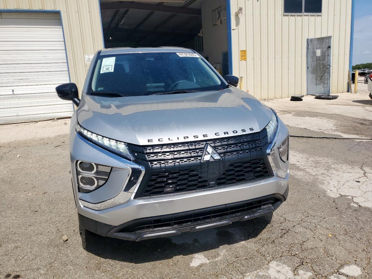 2025 Mitsubishi Eclipse Cross Le - Image 5