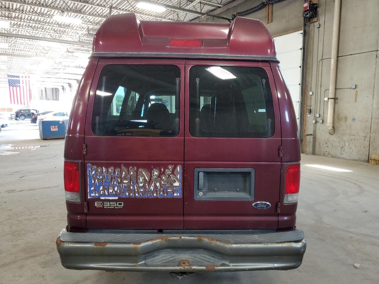 2004 Ford Econoline E350 Super Duty Wagon - Фото 6