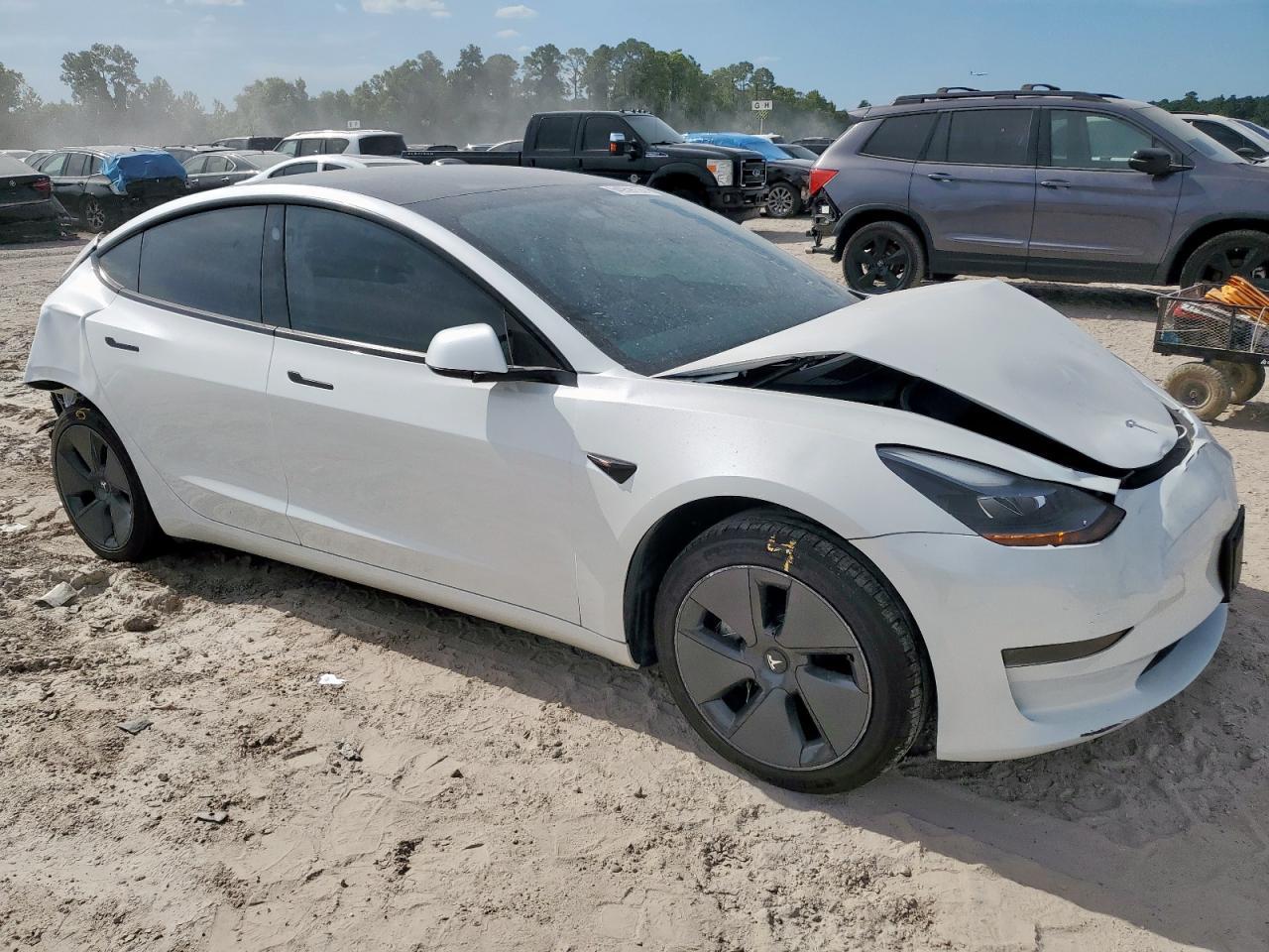 2023 Tesla Model 3 - Фото 4