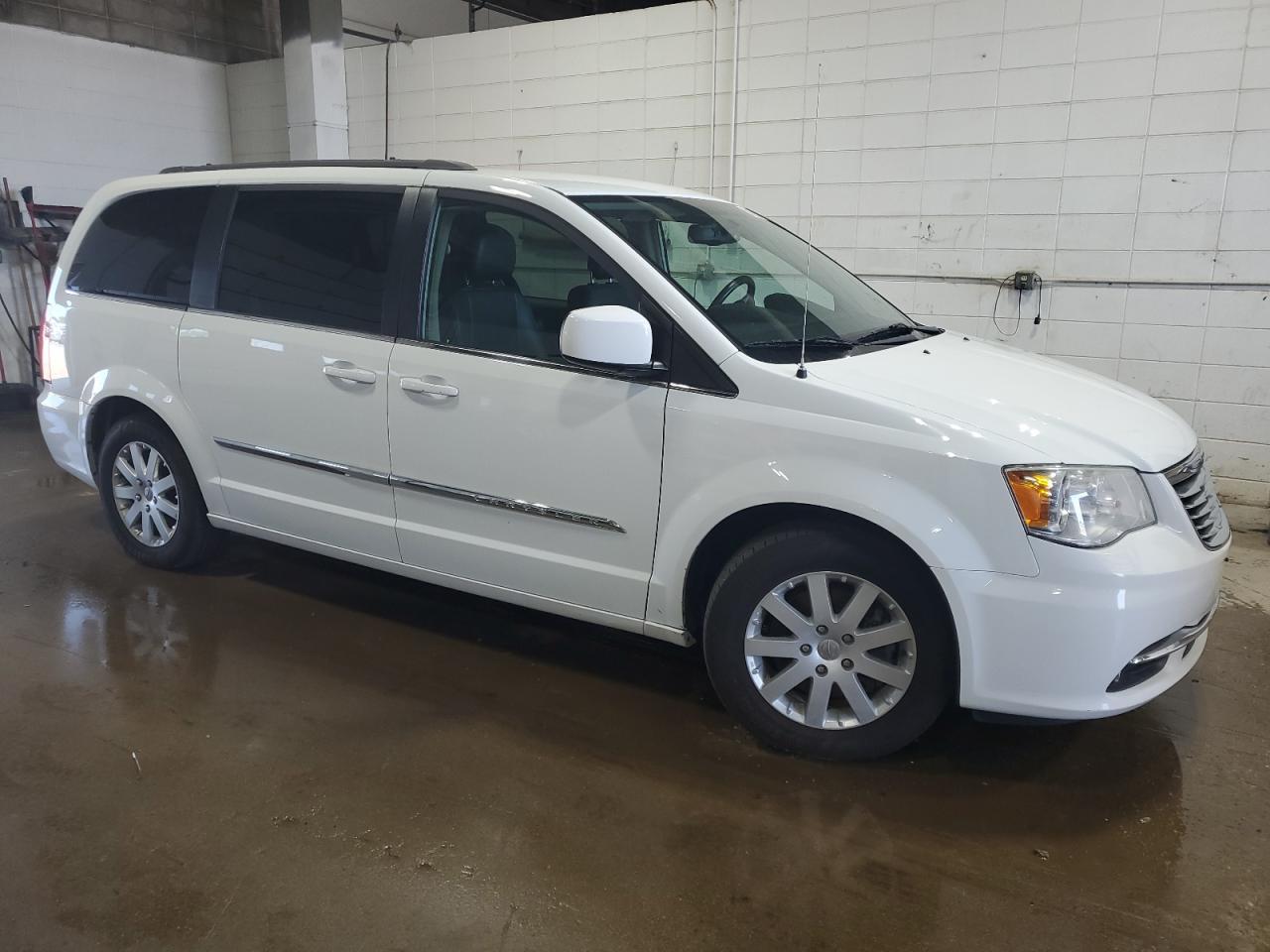 2014 Chrysler Town & Country Touring - Фото 4