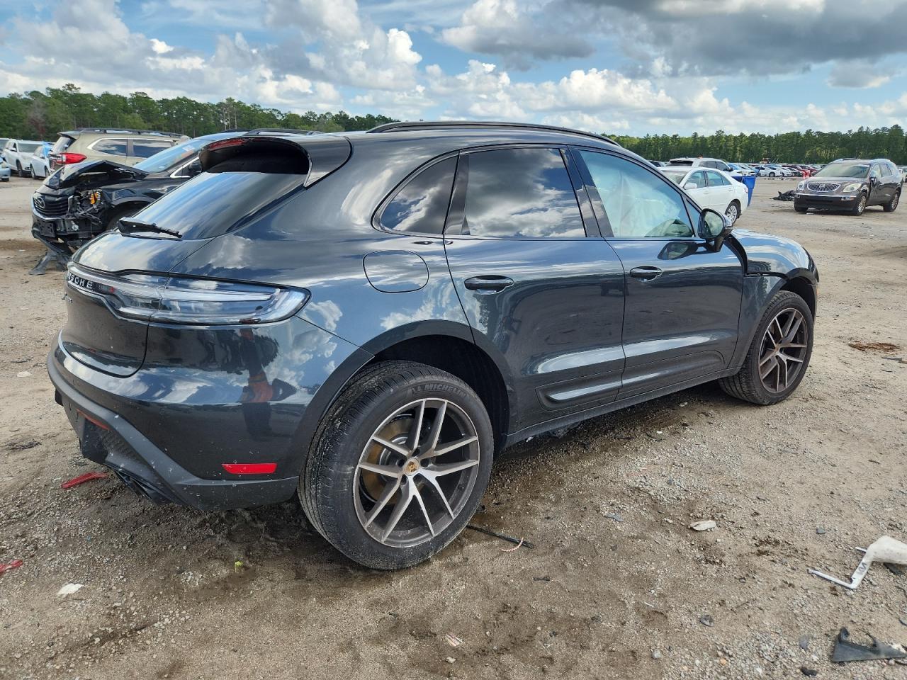 2025 Porsche Macan Base - Фото 3
