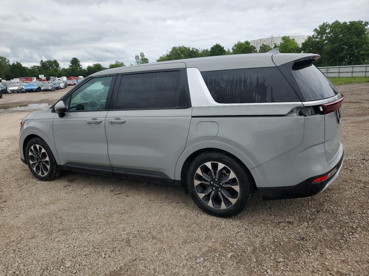 2024 Kia Carnival Ex - Image 2