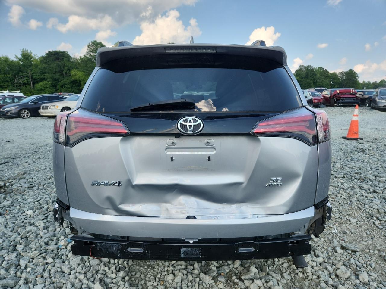 2018 Toyota Rav4 Se - Image 6