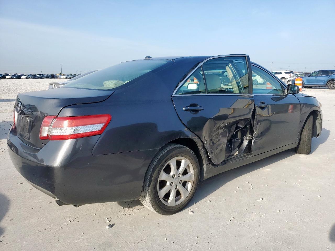 2010 Toyota Camry Base - Фото 3