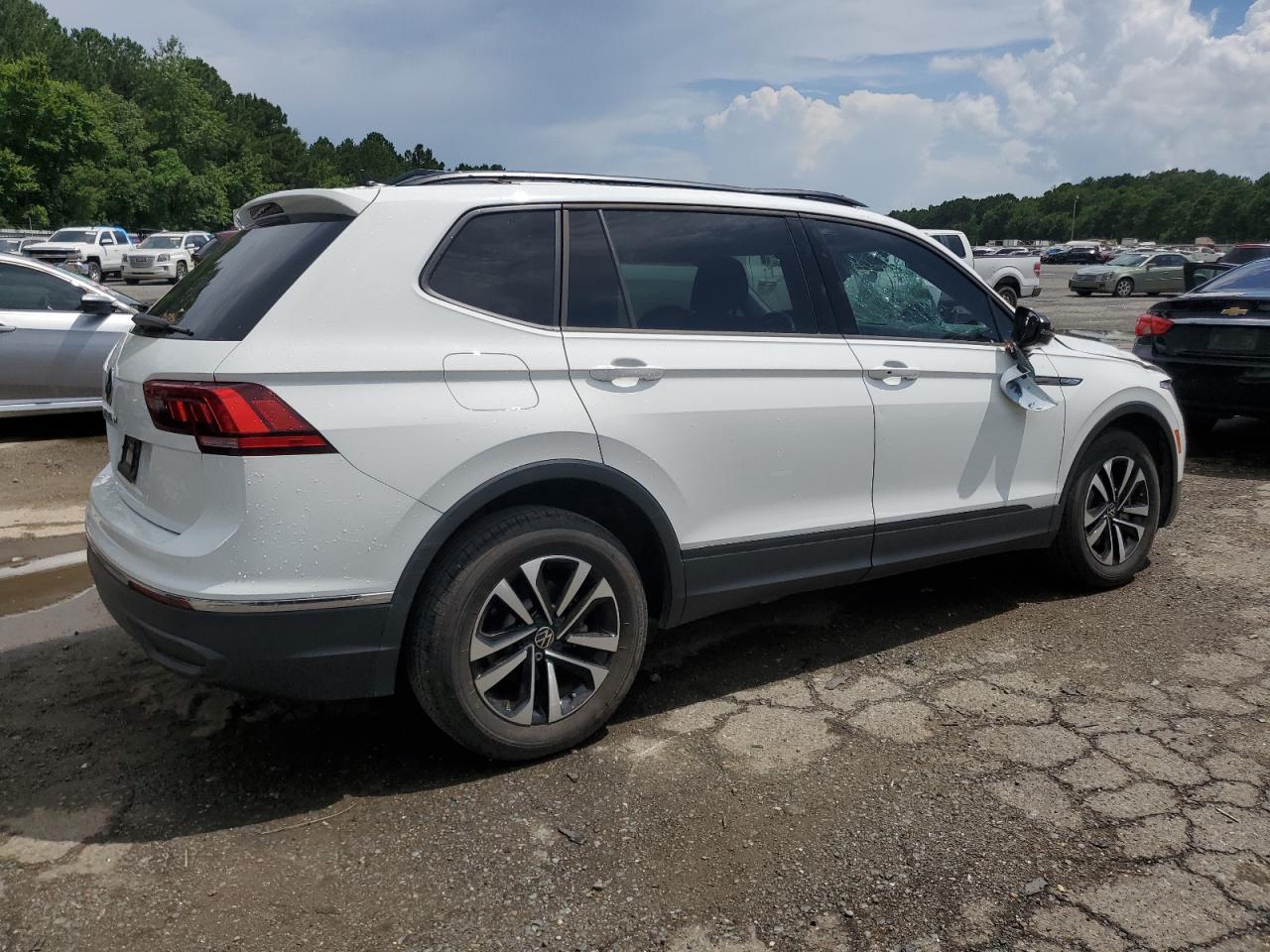 2022 Volkswagen Tiguan S - Фото 3