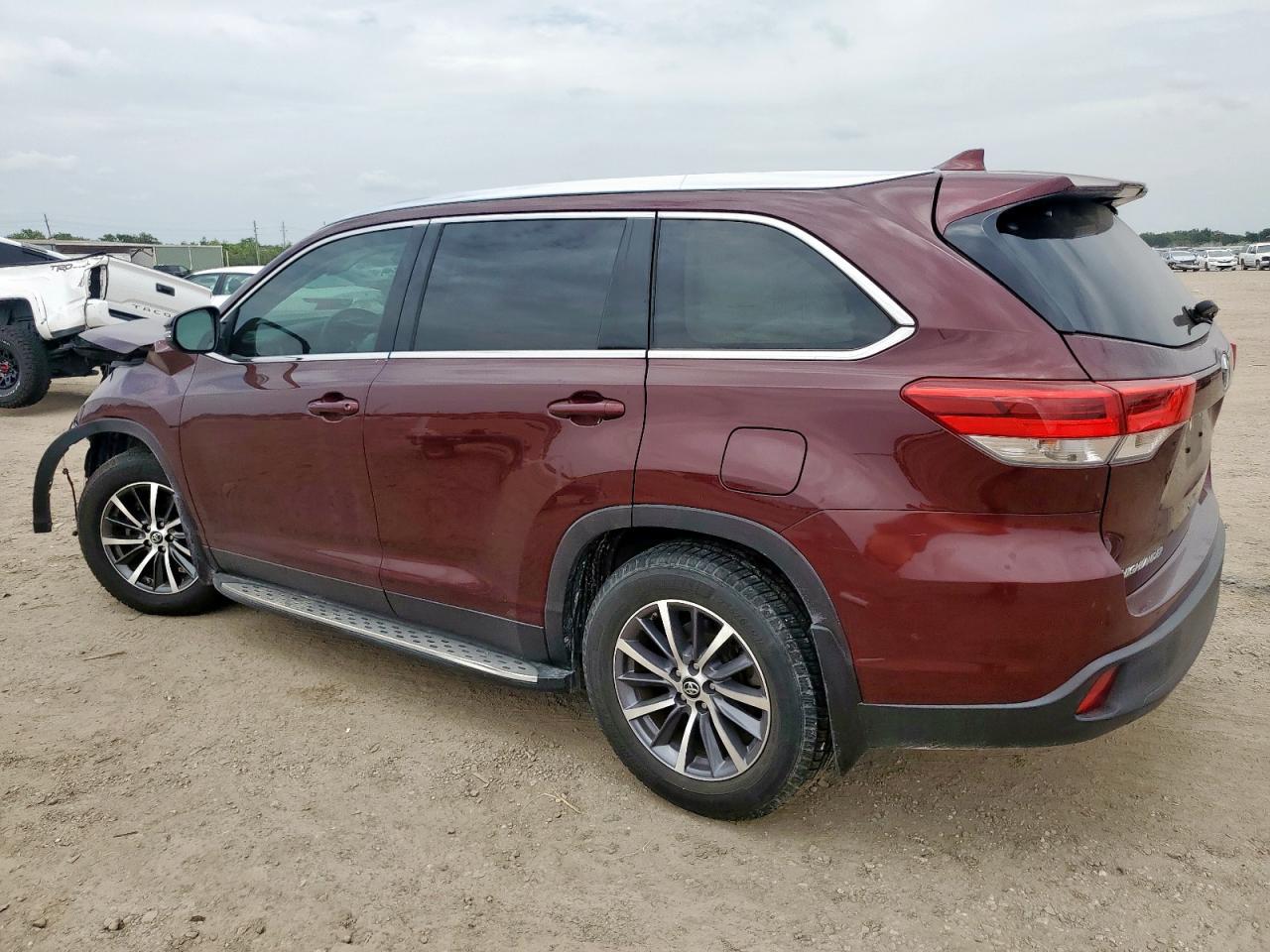 2019 Toyota Highlander Se - Фото 2