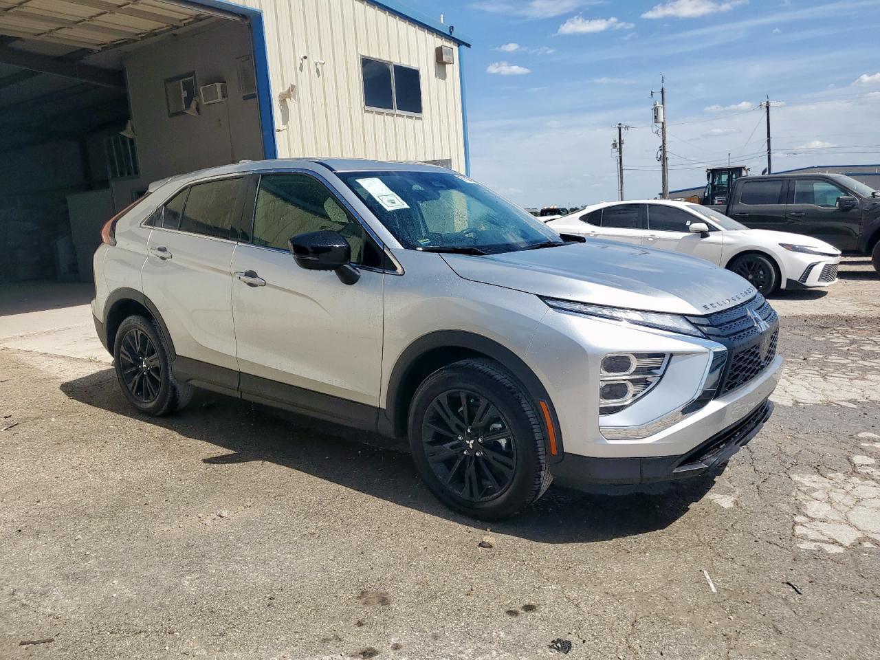 2025 Mitsubishi Eclipse Cross Le - Image 4