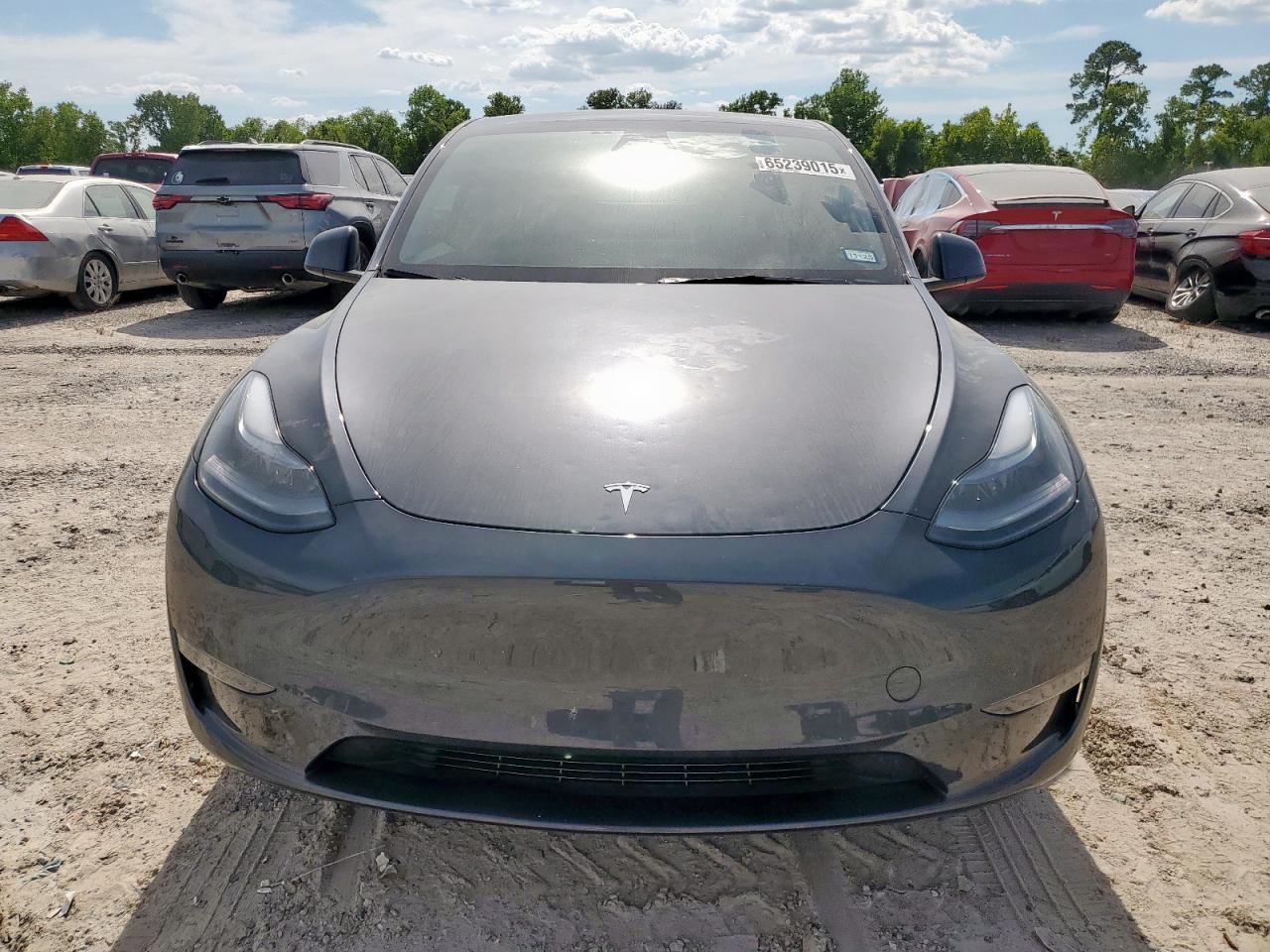 2025 Tesla Model Y - Фото 5