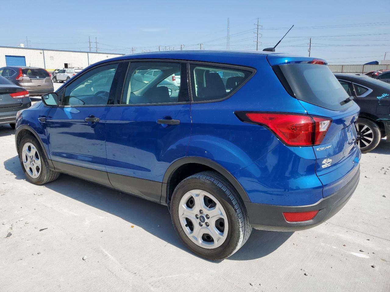 2019 Ford Escape S - Фото 2