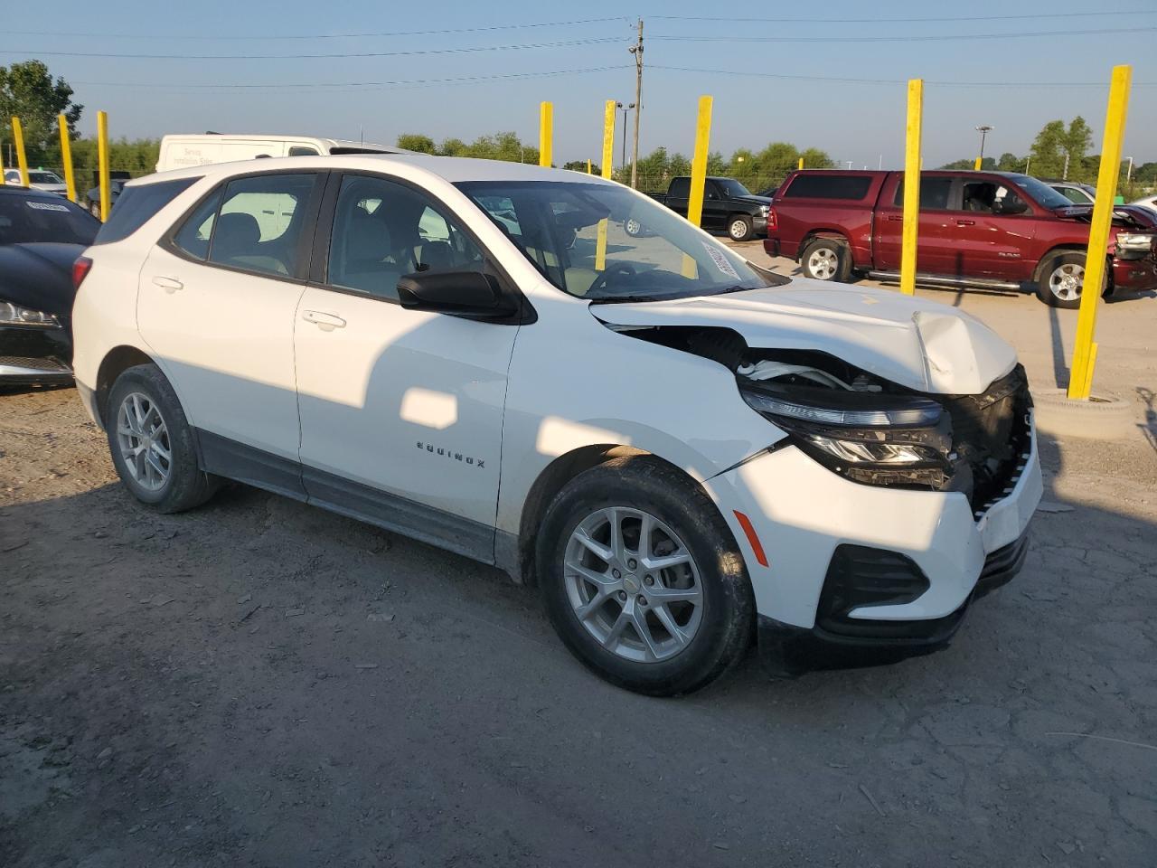 2022 Chevrolet Equinox Ls - Image 4