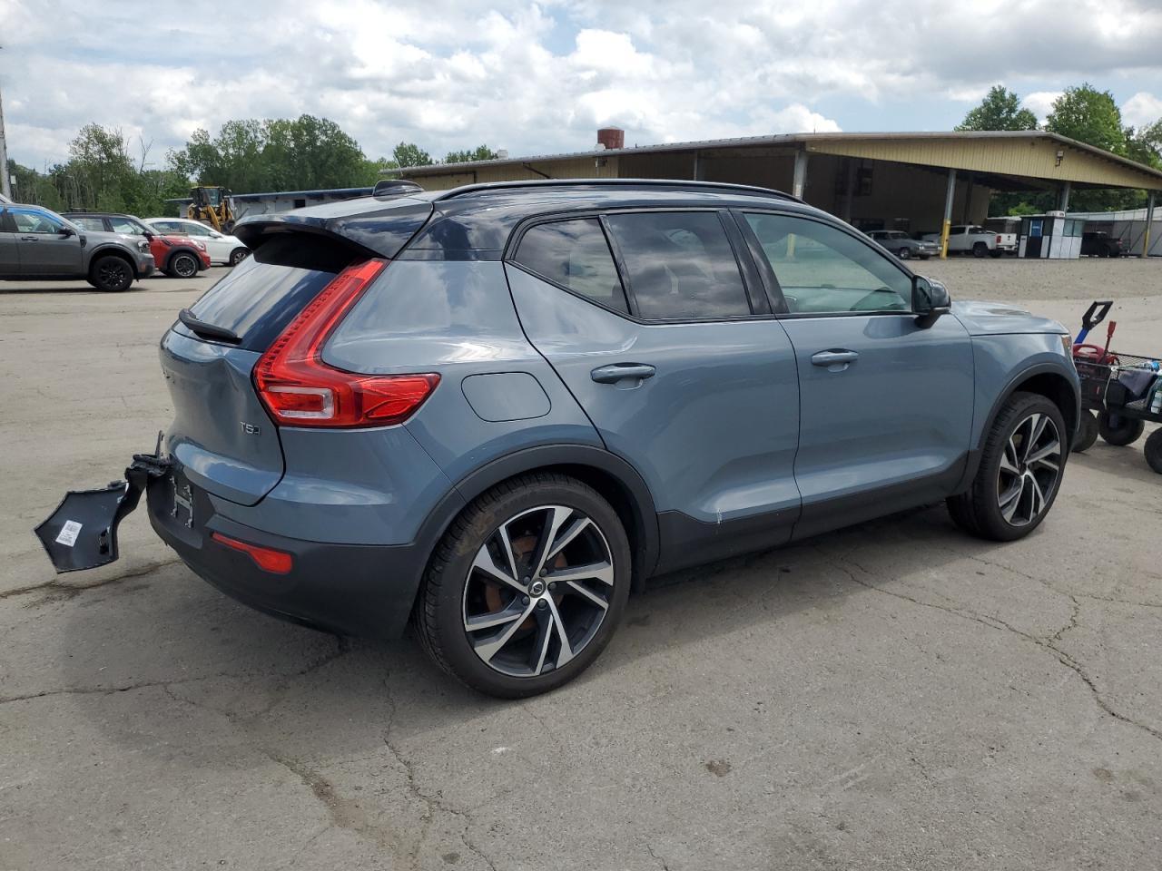 2022 Volvo Xc40 T5 R-Design - Фото 3