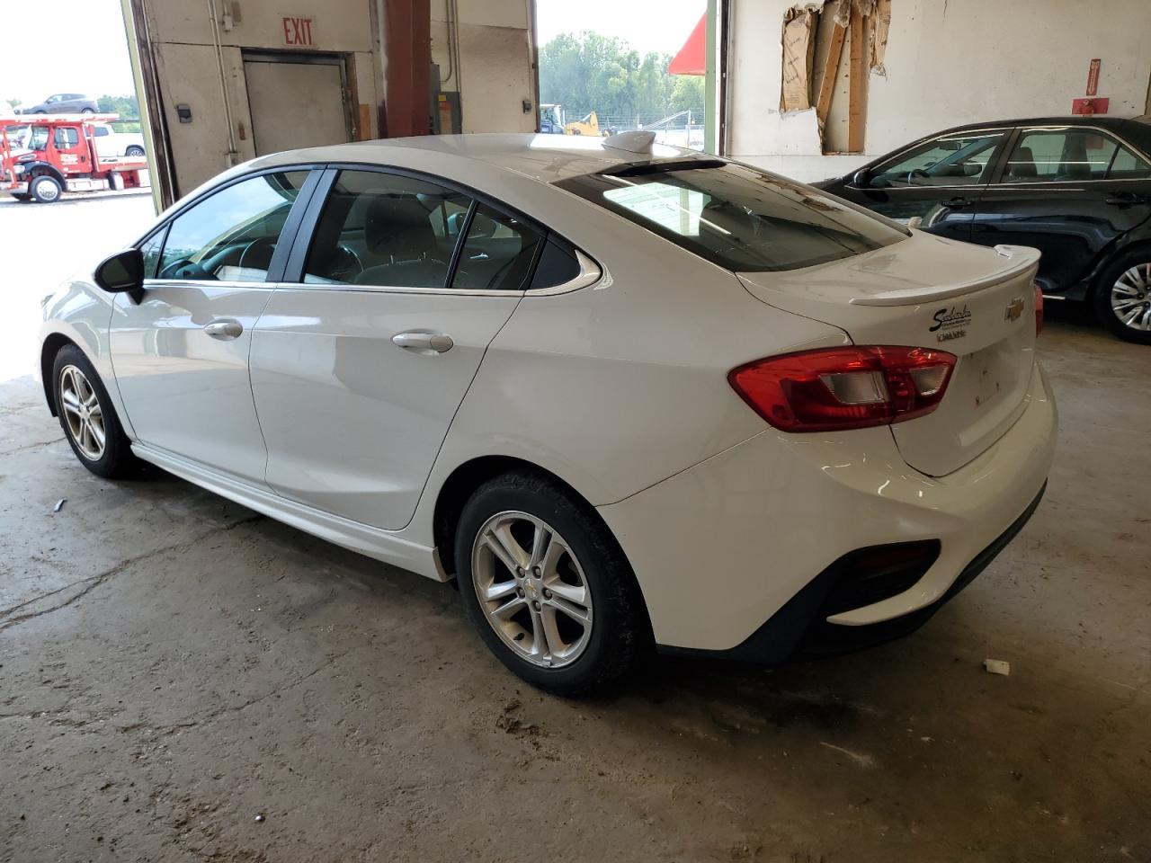 2017 Chevrolet Cruze Lt - Фото 2