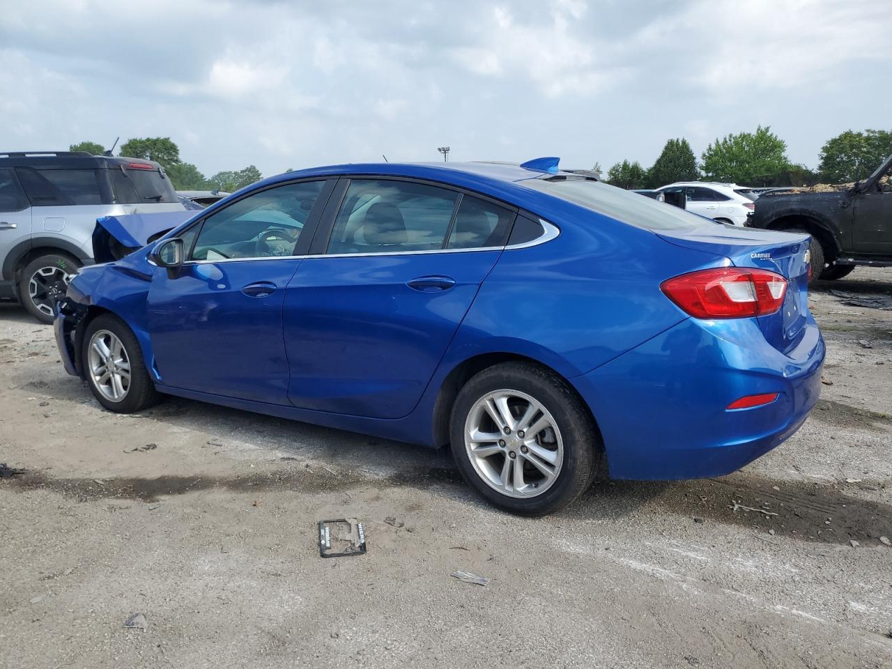 2018 Chevrolet Cruze Lt - Image 2