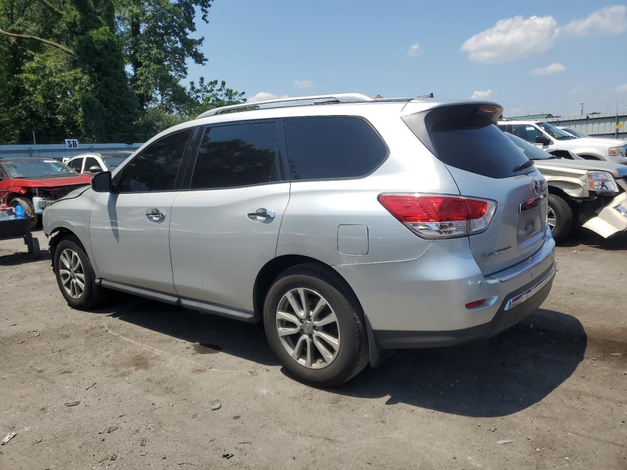 2016 Nissan Pathfinder S - Image 2