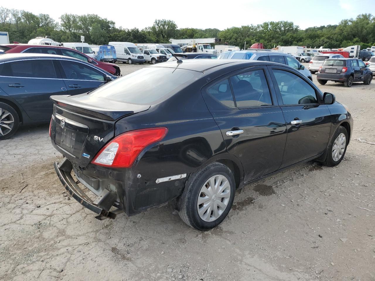 2014 Nissan Versa S - Фото 3