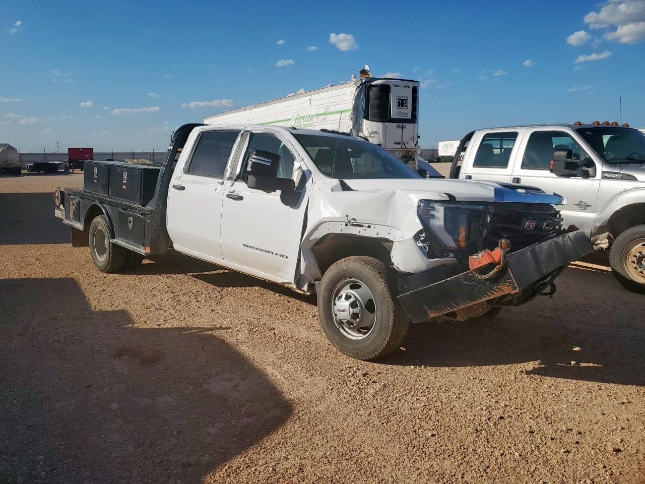 2024 GMC Sierra K3500 - Image 4