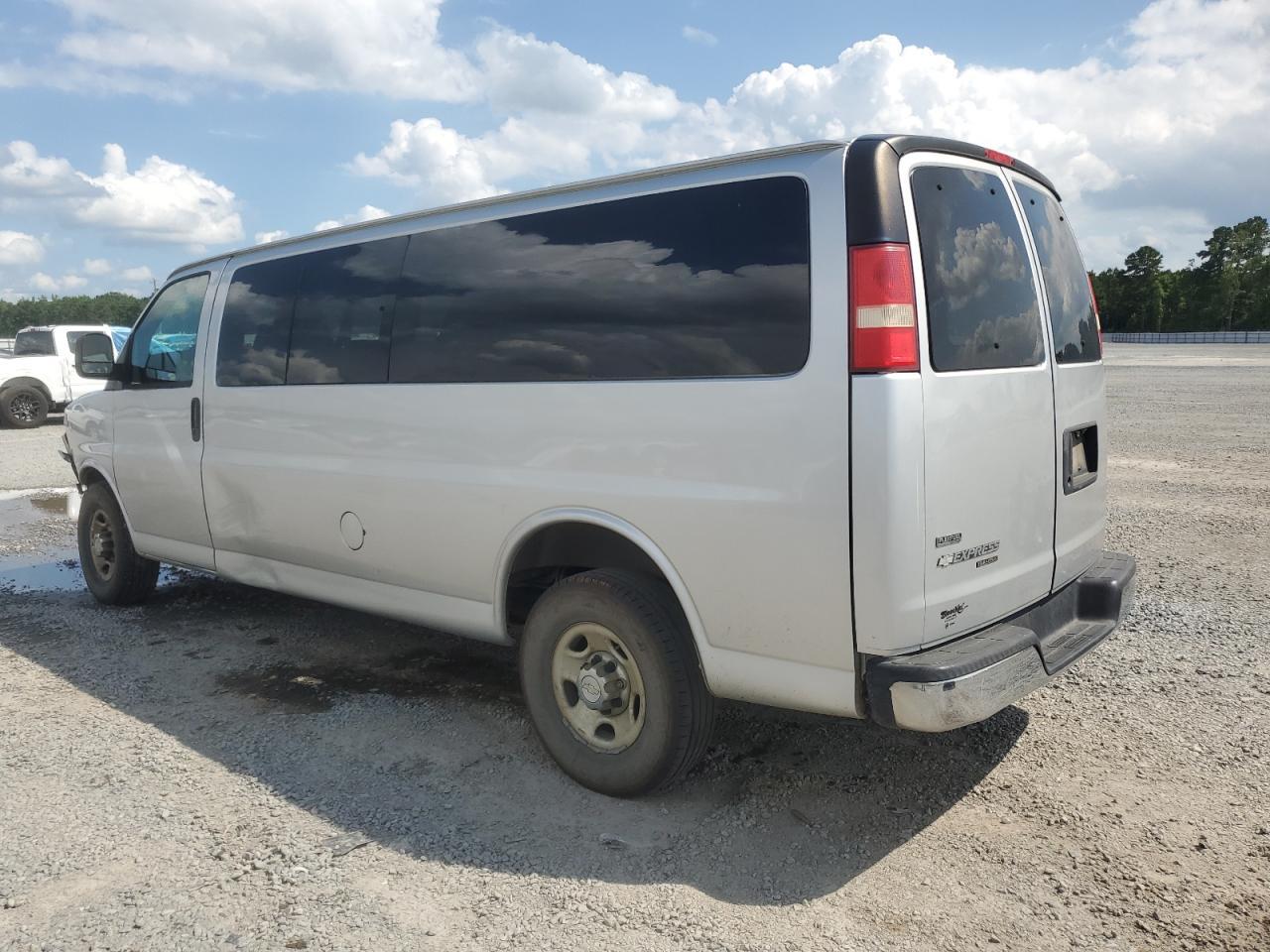 2011 Chevrolet Express G3500 Lt - Фото 2